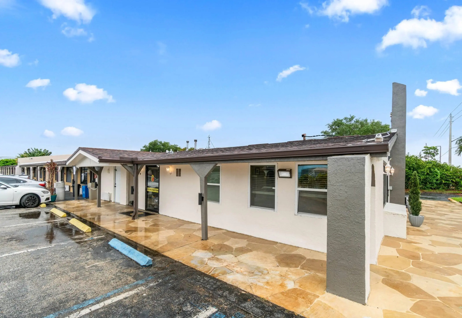 Super 8 by Wyndham Lantana West Palm Beach