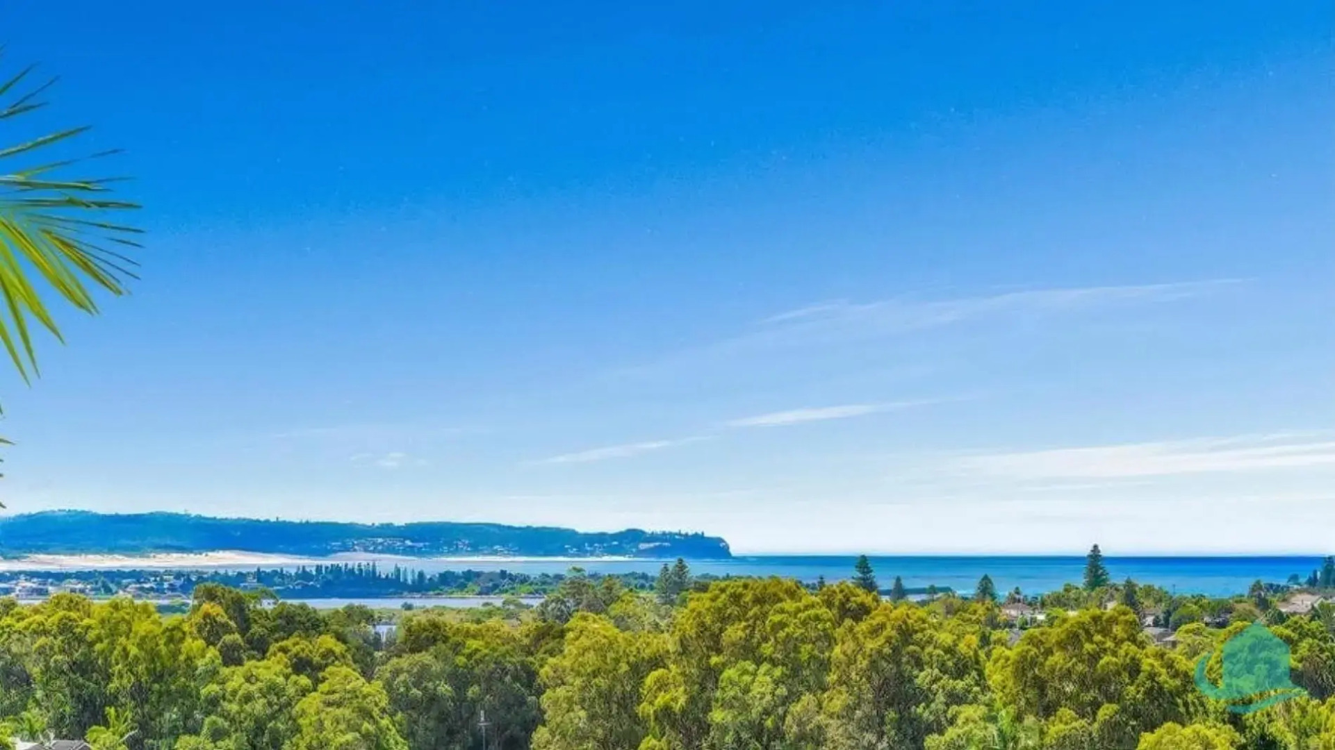 Splendour Hideaway - Luxury pool at Caves Beach