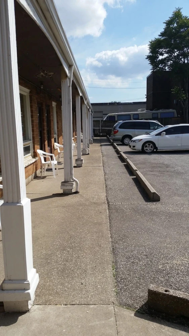 Traveller's Choice Motel