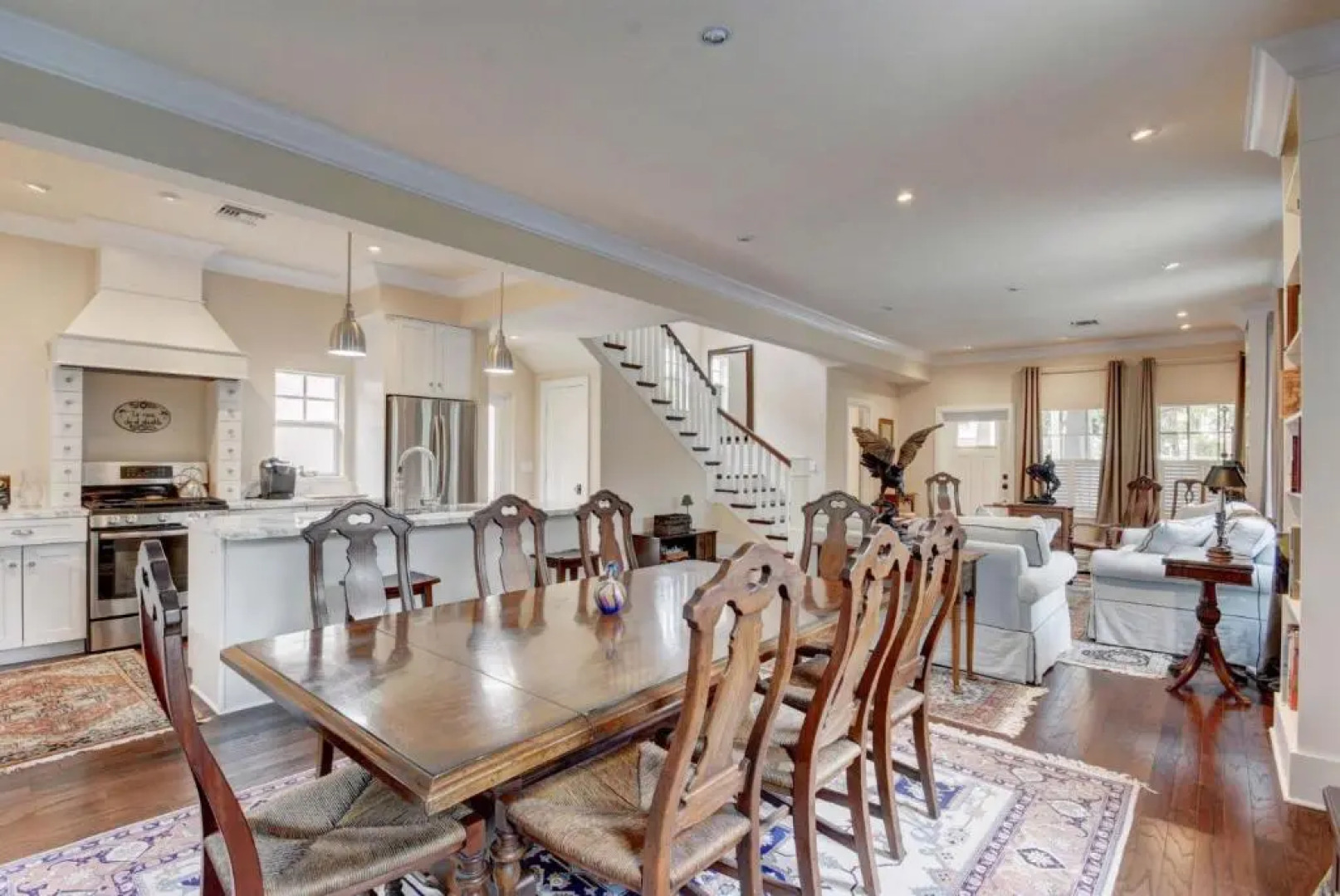 Grey Mist Modern 3bd 2ba on Quiet Street