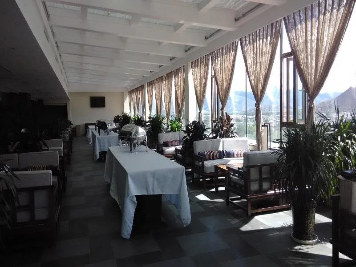 Qomo Langzong Hotel