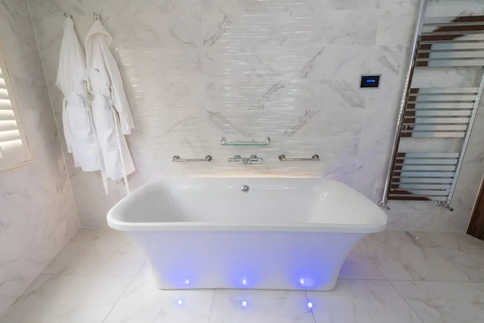 The Valley Hotel & Carriage Gardens