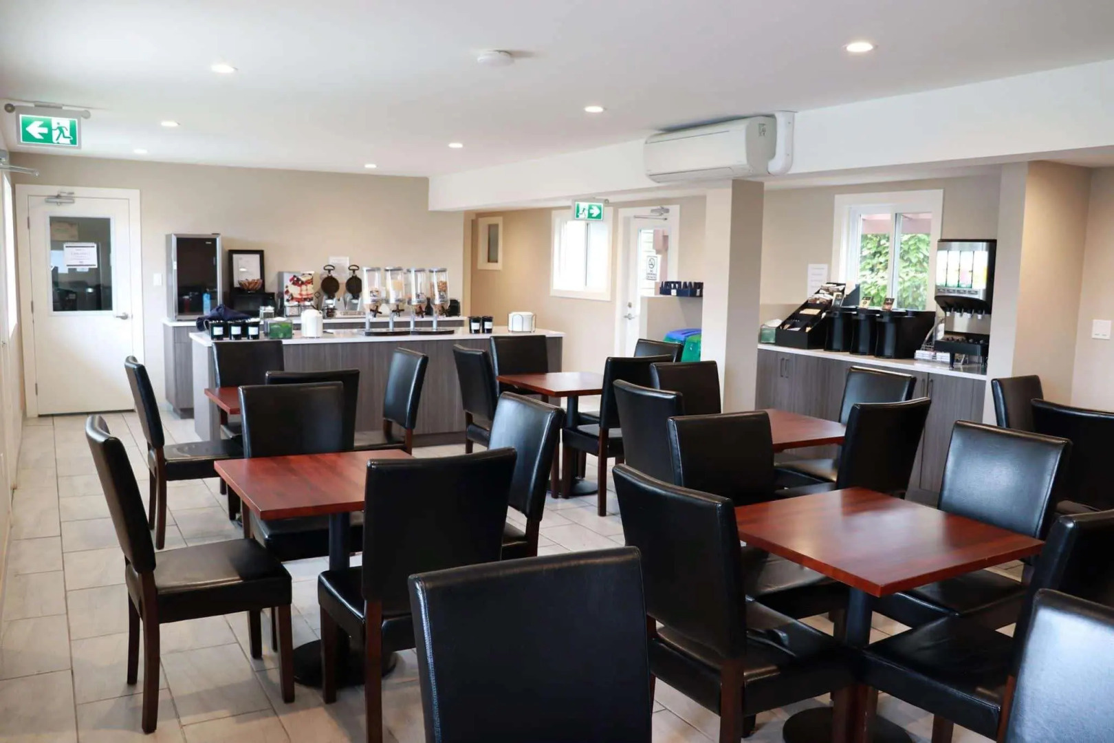 Super 8 by Wyndham Courtenay