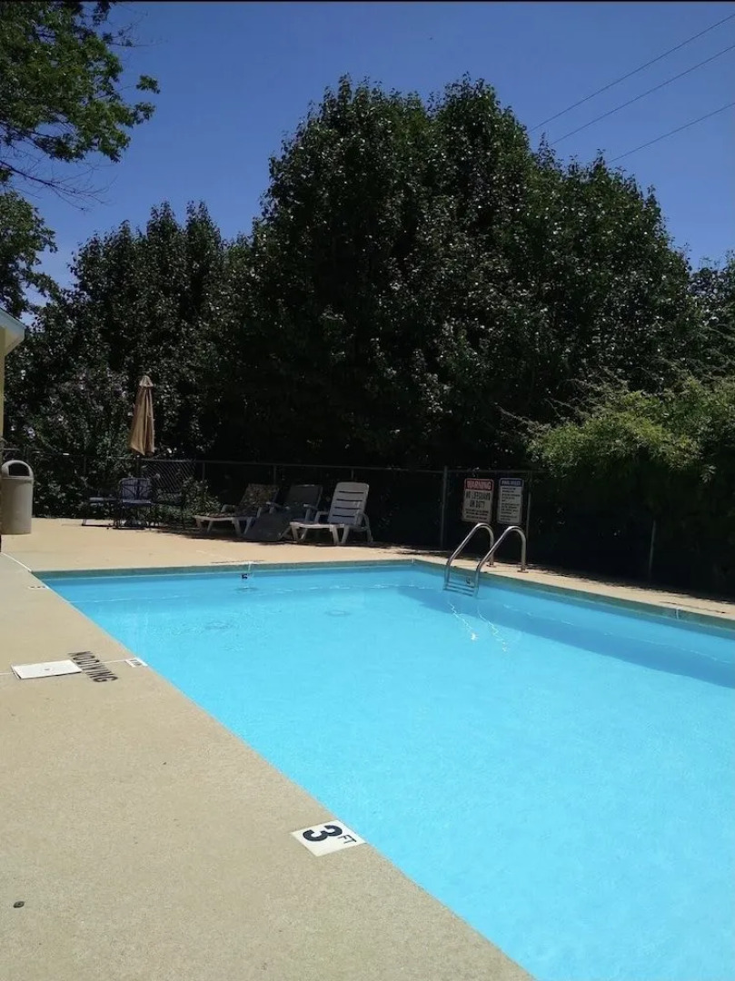 The Chimney Rock Inn & Cottages