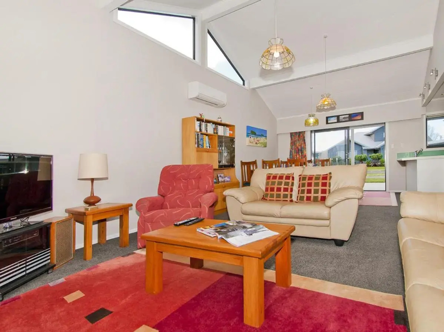 Sea Breeze - Whangamata Holiday Home