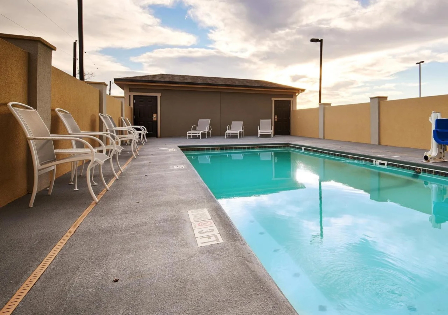 Best Western Plus Lonestar Inn & Suites