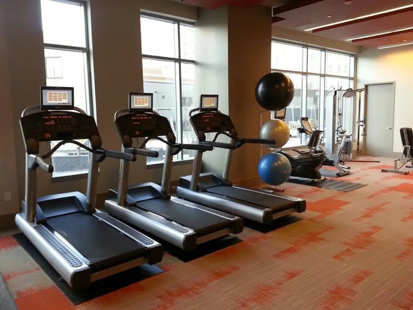 Global Luxury Suites at Park Crest Lofts