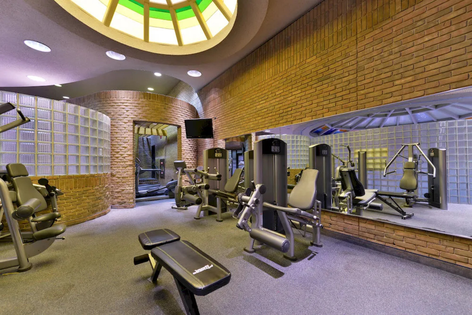 Edward Hotel & Convention Center