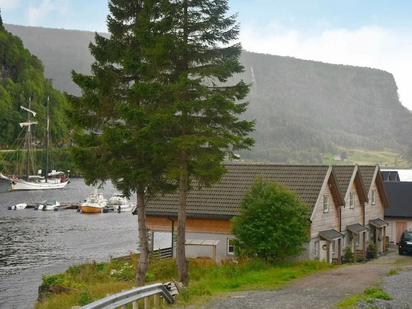Seaside Serenity in Leirvik-by Traum