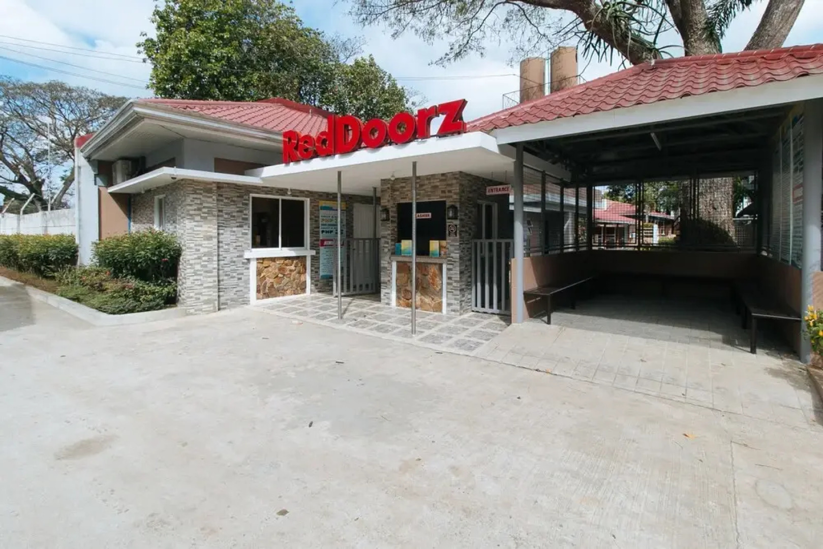 RedDoorz Premium @ Trece Indang Road