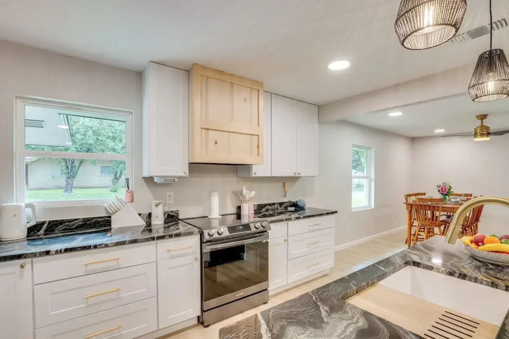 Away in Paris Retreat w/ Workspace, 2 Mi to Dtwn