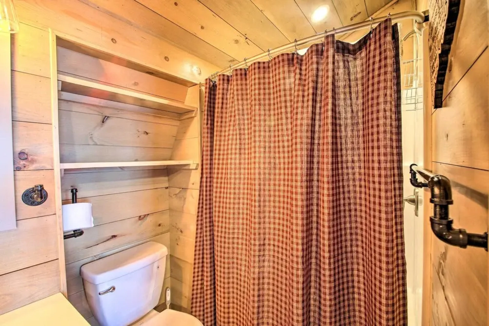 Sebago Lake Haven: Water Views, Steps to Shoreline