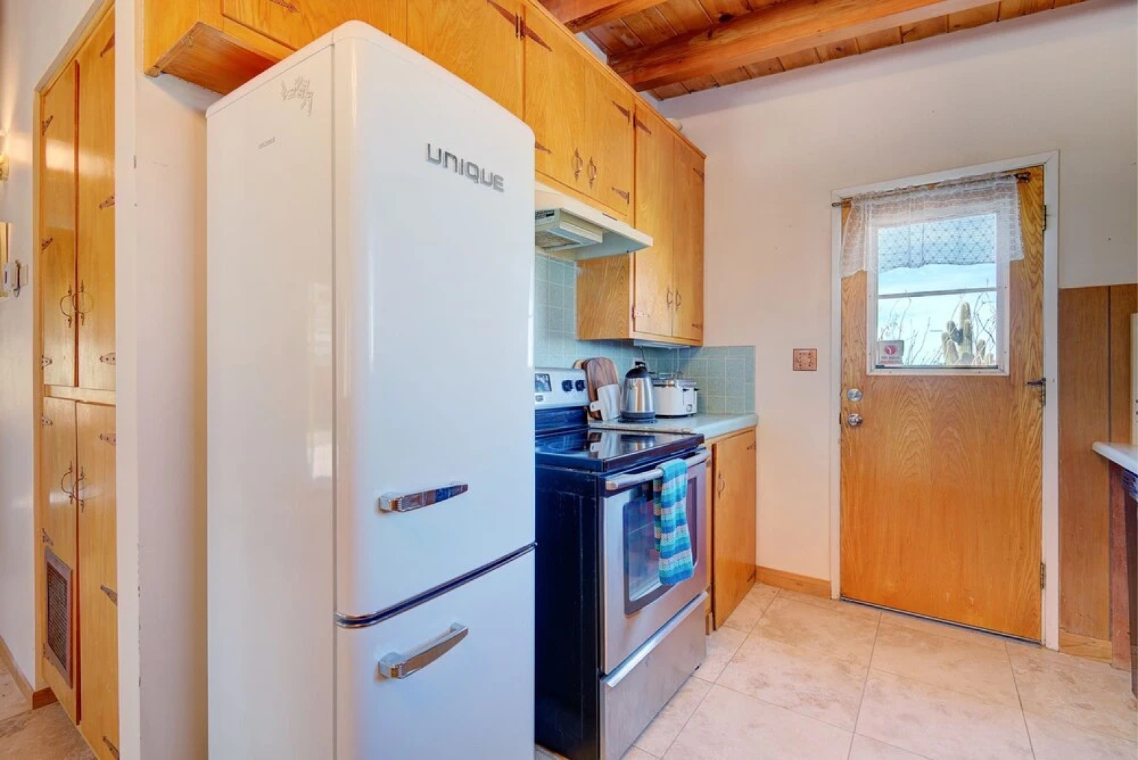 Classic 1960s Cottage on 10 Acres With Jacuzzi!