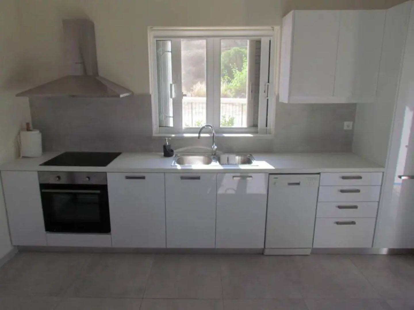 Beautiful 3-bed House in Chania With Garden
