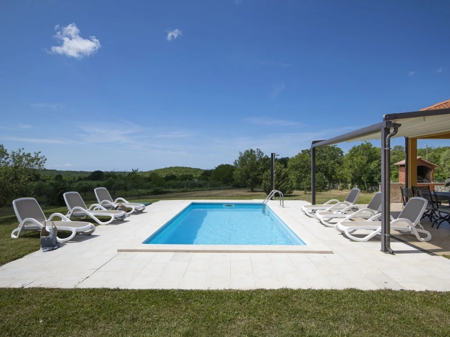 Villa in Sorici With Private Pool