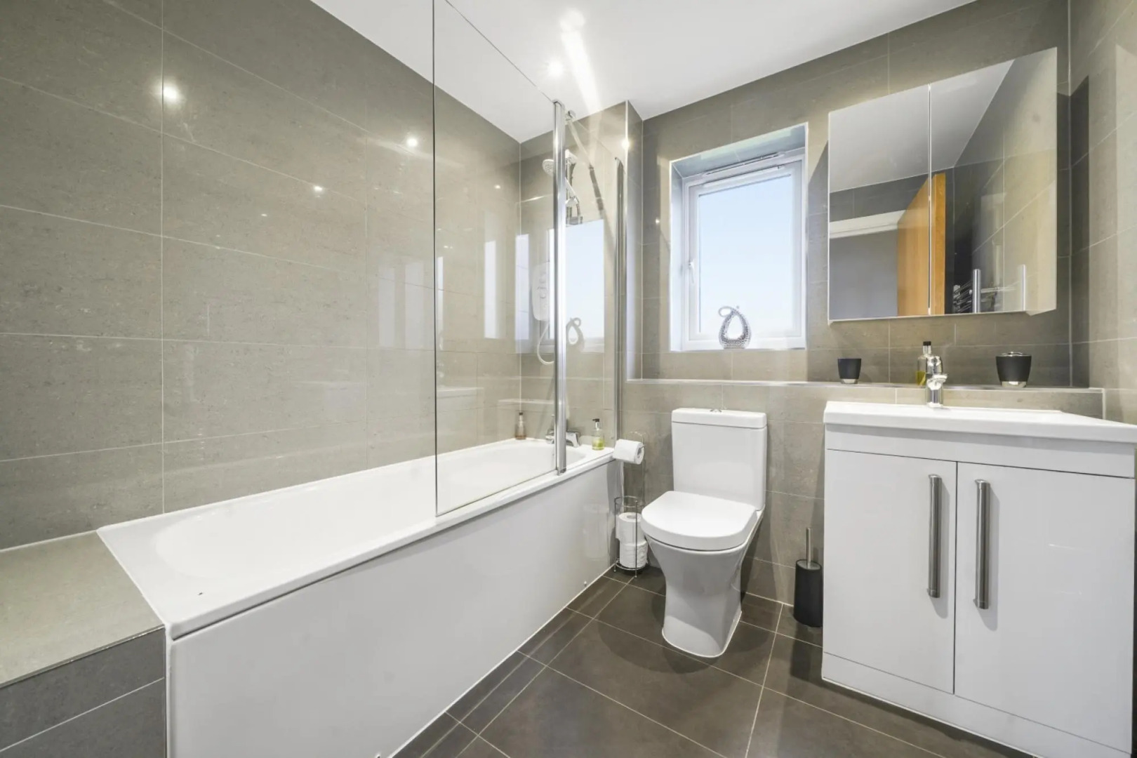 London Heathrow Living Serviced Apartments - Apt 8