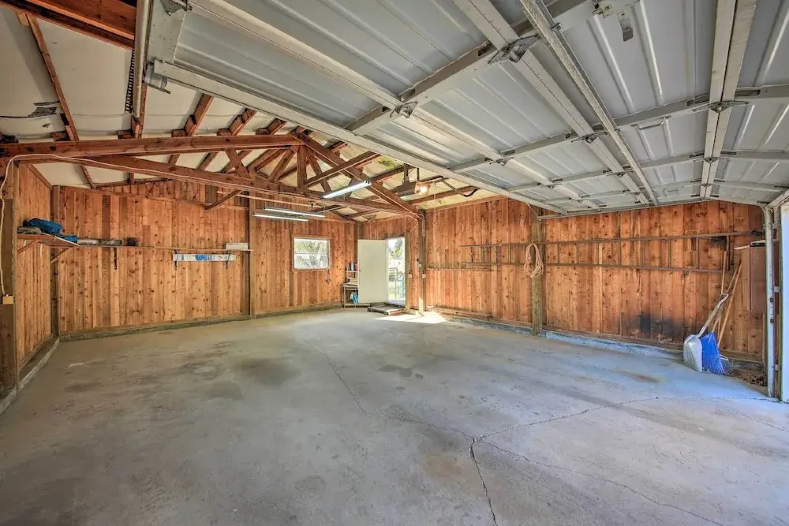 Woodsy Riverfront Retreat in Trout Creek Montana!