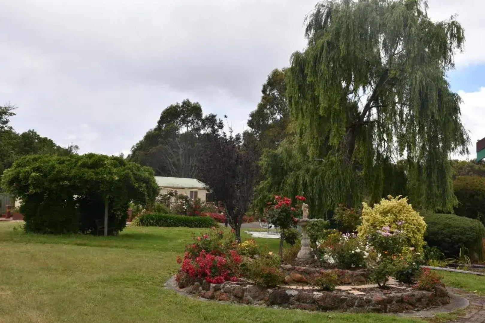 Valley Views Motel & Chalets