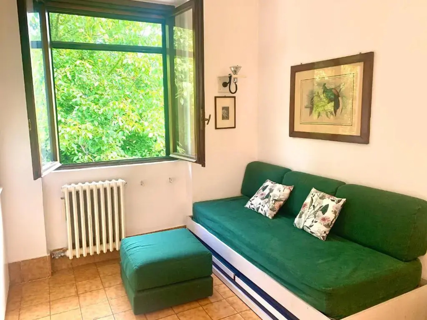 GreenResidence Apartment