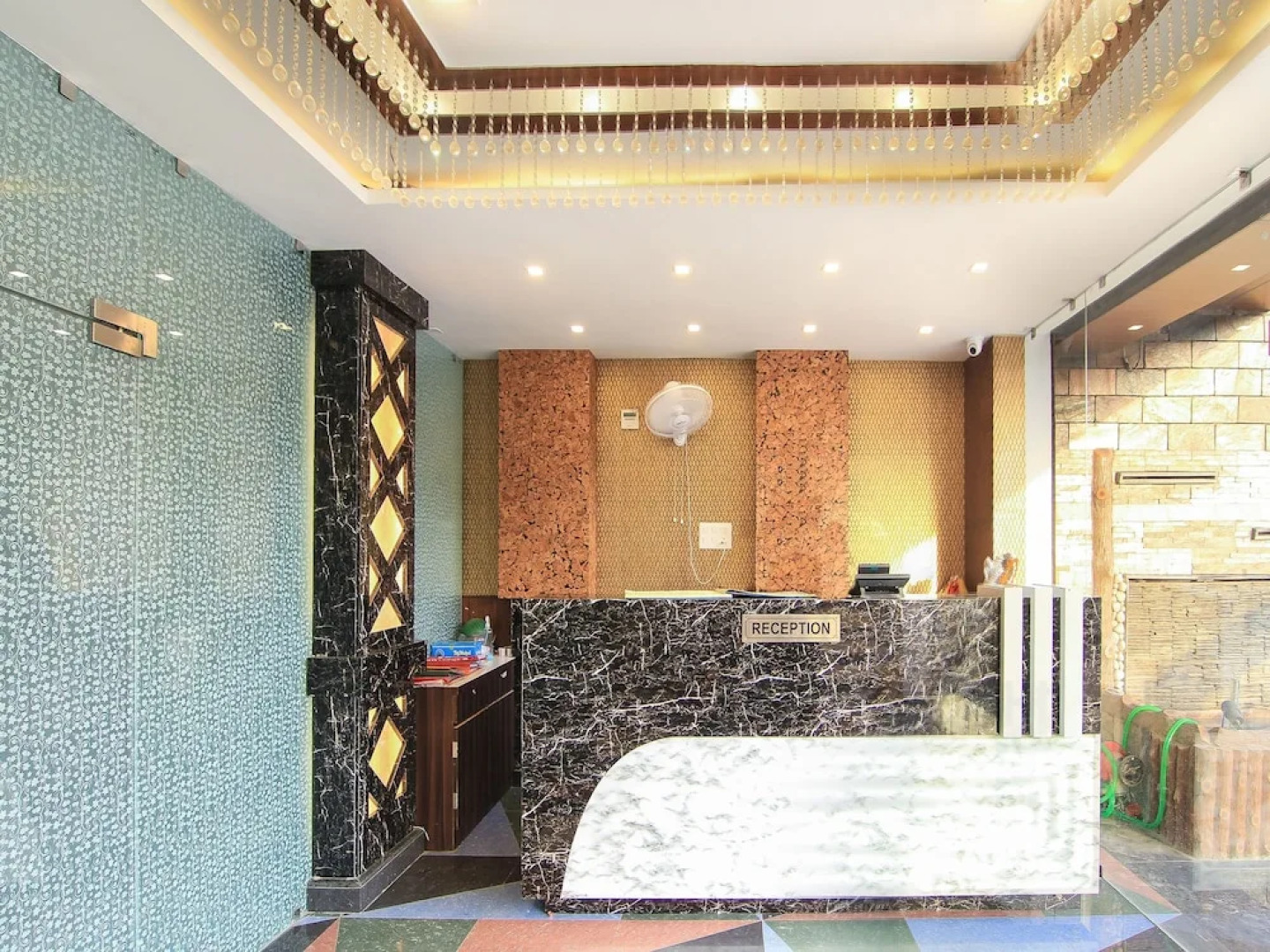 OYO 14886 Hotel Royal Paradise