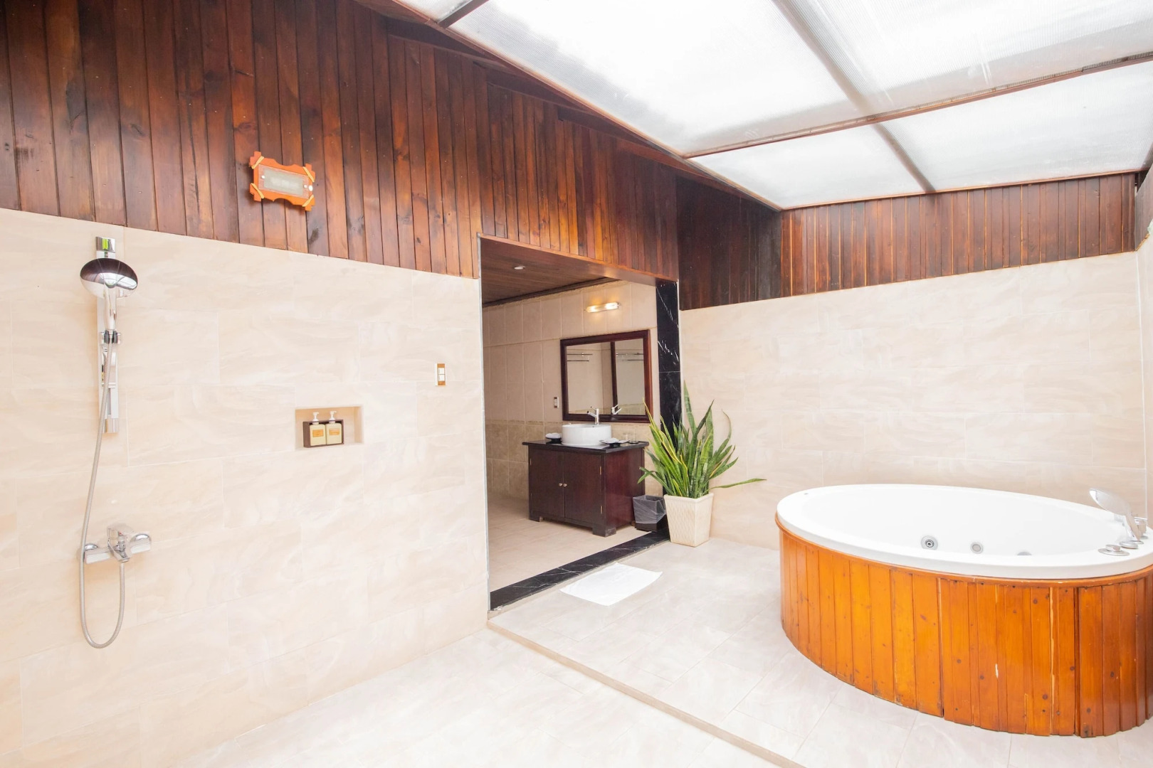 Diamond Bay Resort and Spa