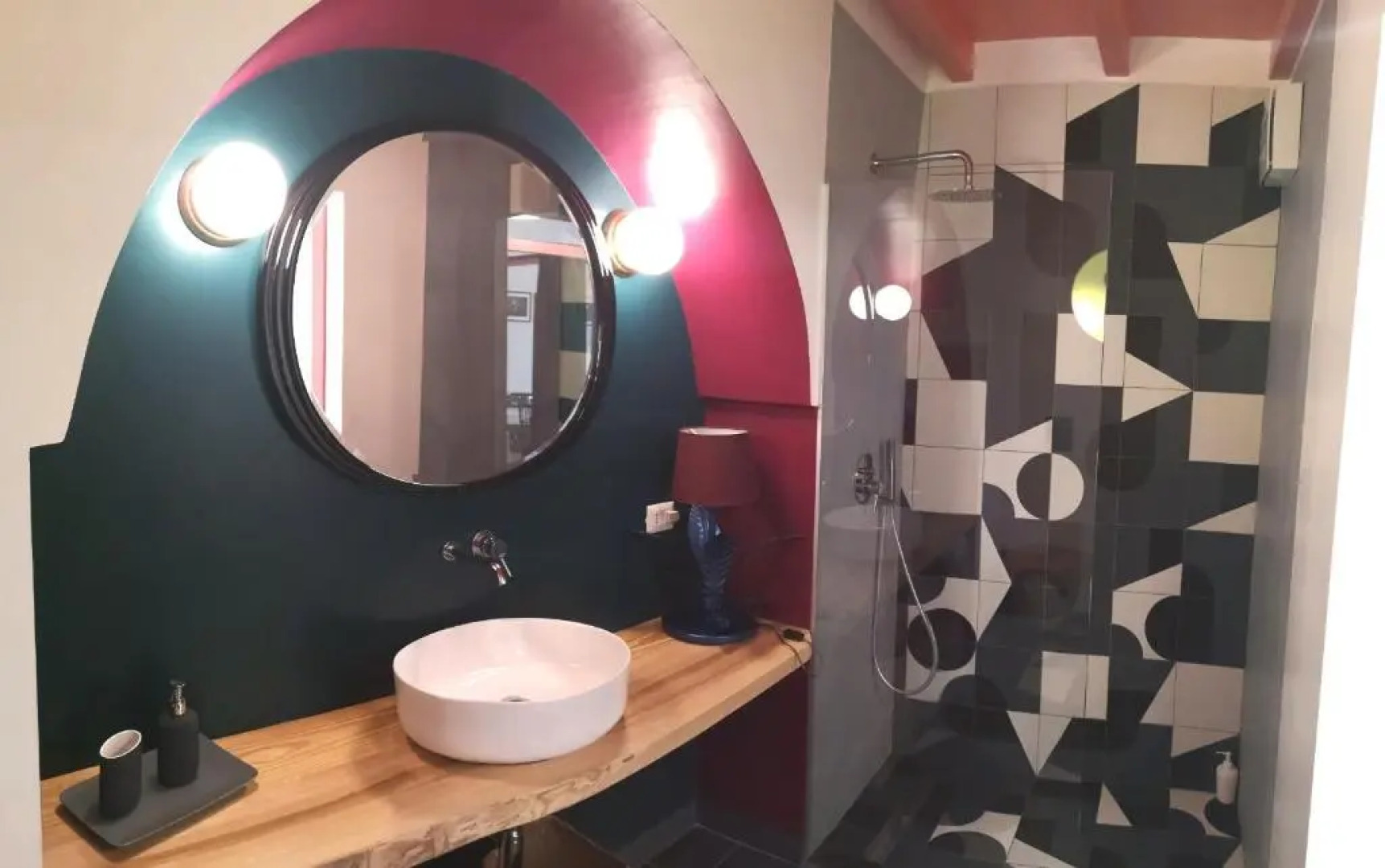 Balloon Design Studio Apartment