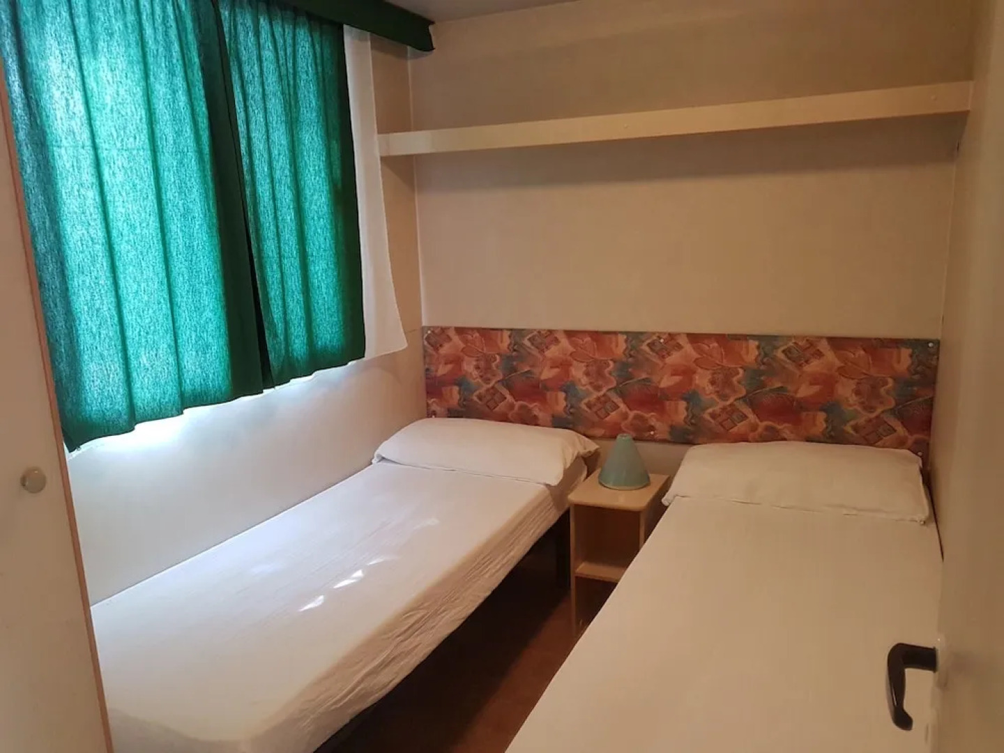 Lovely Chalet With a Nice Covered Veranda on Lake Trasimeno