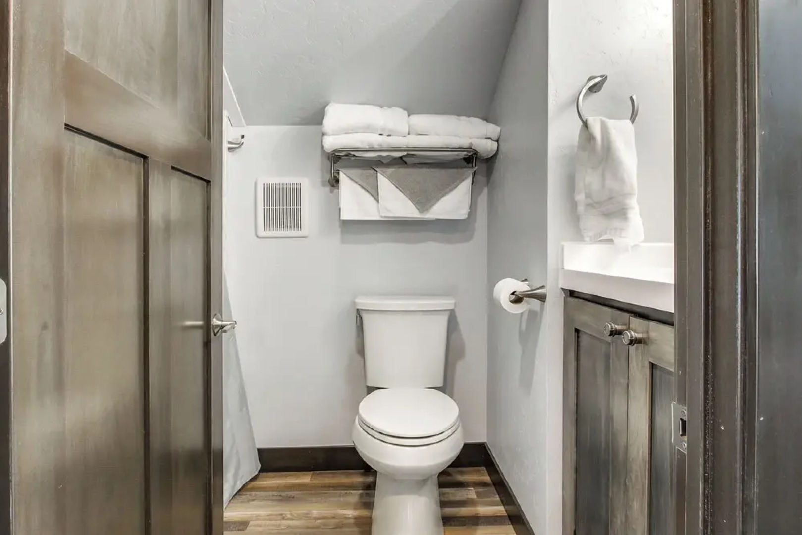 Boat Dock: Riverfront Oconto Home!