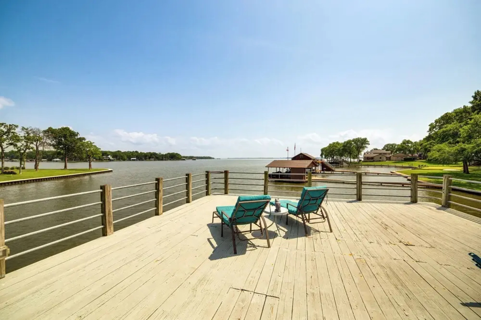 Waterfront Gem on Cedar Creek Lake w/ Deck + Games