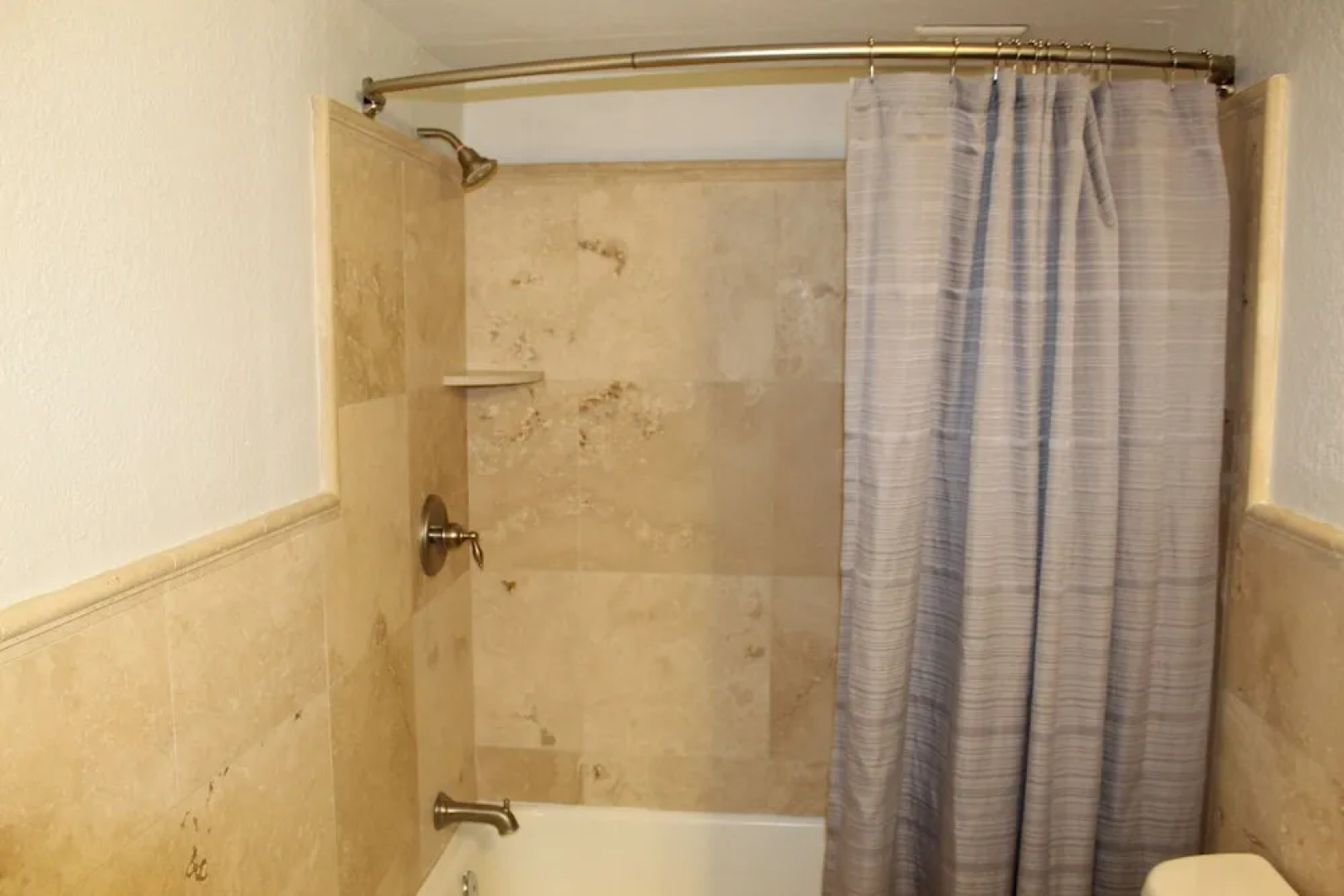 Excellent Location! On Campus Studio Sleeps 4