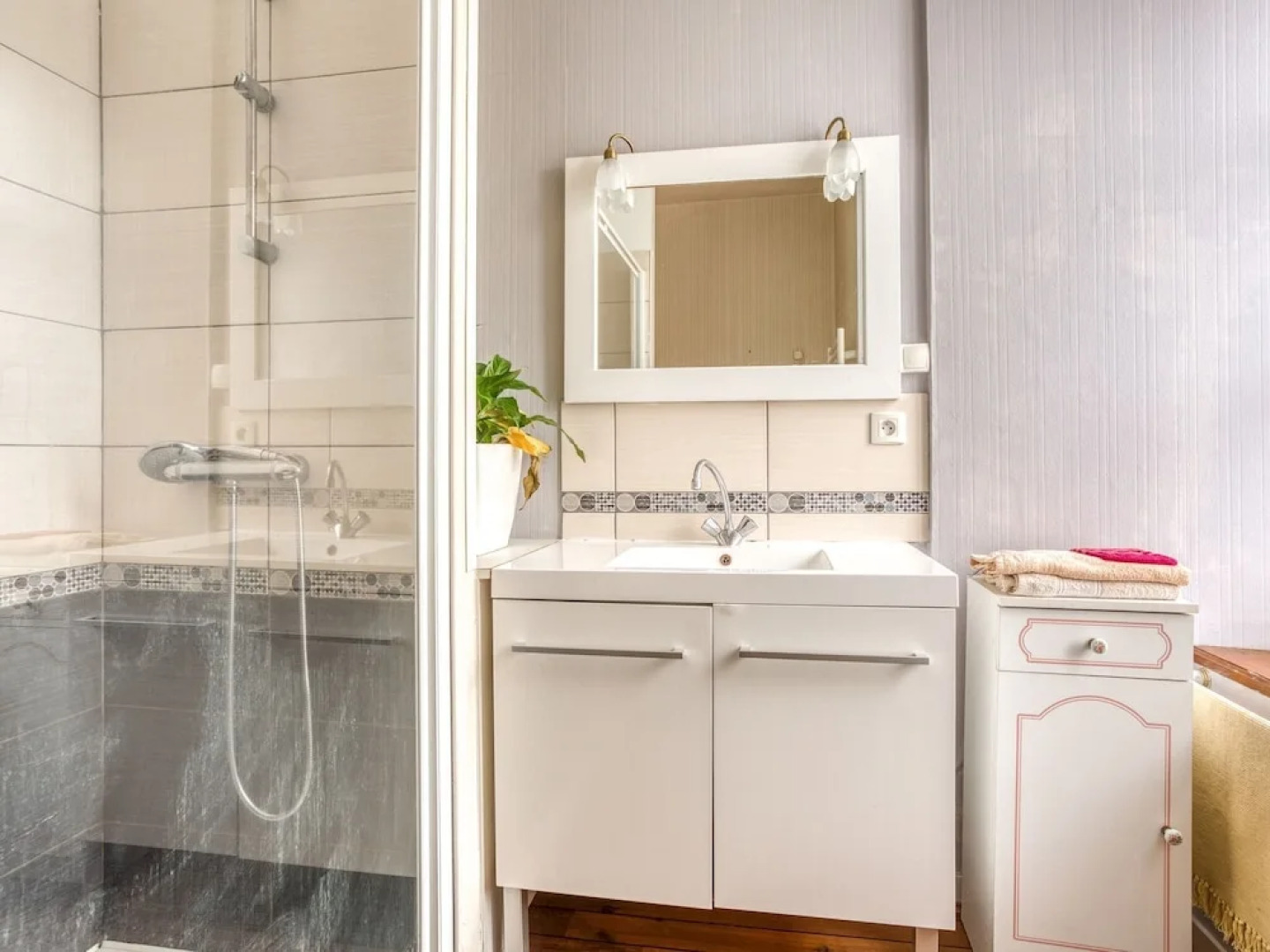 Dreamy Holiday Home in Saint-james With Private Garden