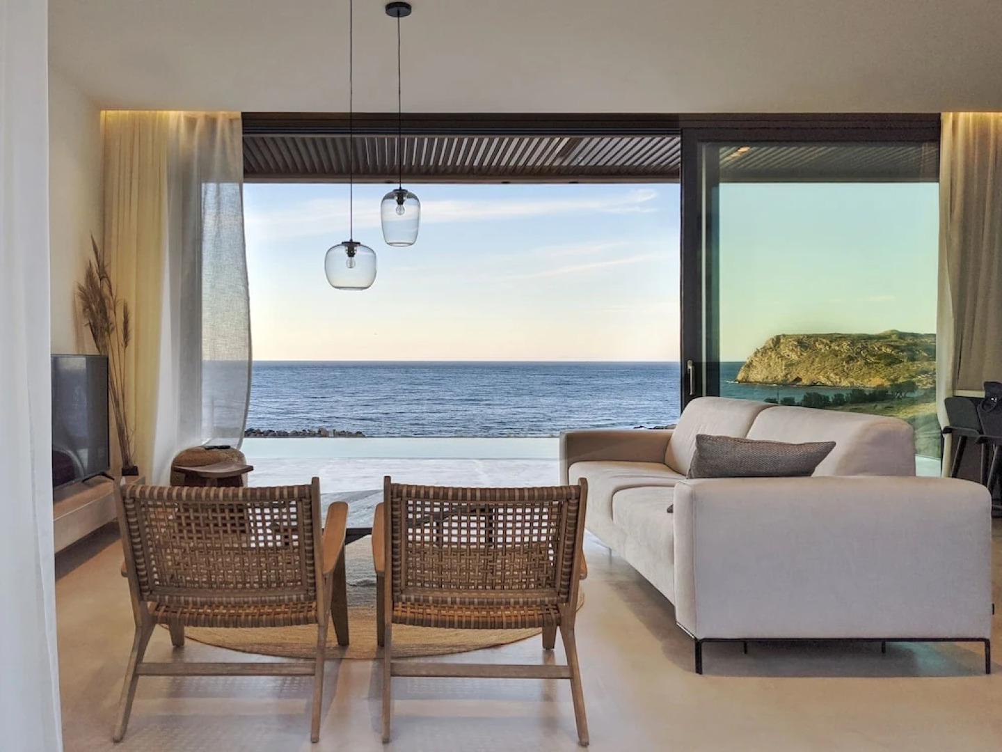 Idyllic Luxurious Villa With Private Infinity Pool Wheel Chair Friendly and Amazing sea Views