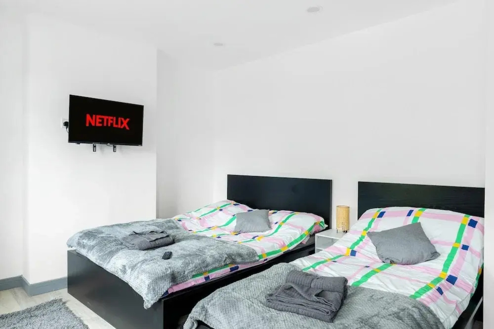 3br-sleeps8-parking-wifi-closestation