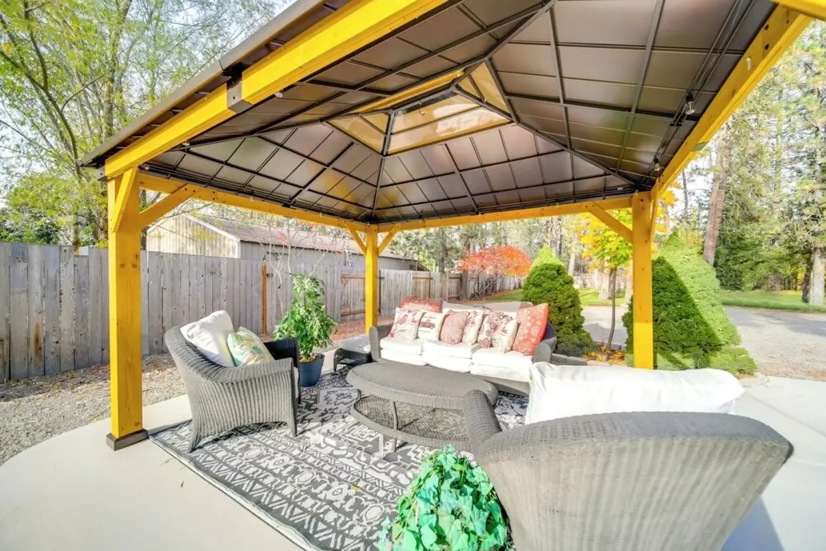 Nine Mile Falls Hideaway: Scenic Retreat on River