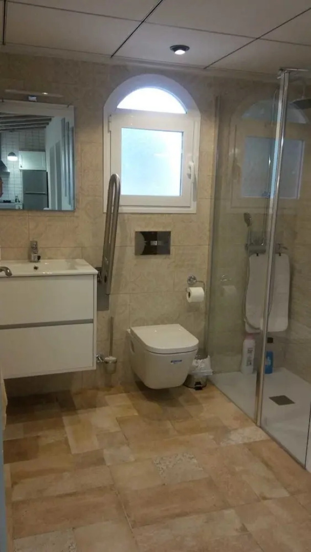 Los Jardines De Lola