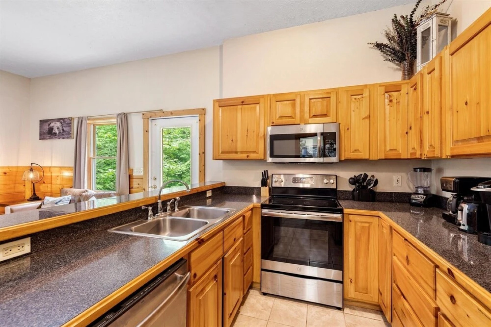 Private Golden Fox Cabin with Grill and Firepit by Redawning