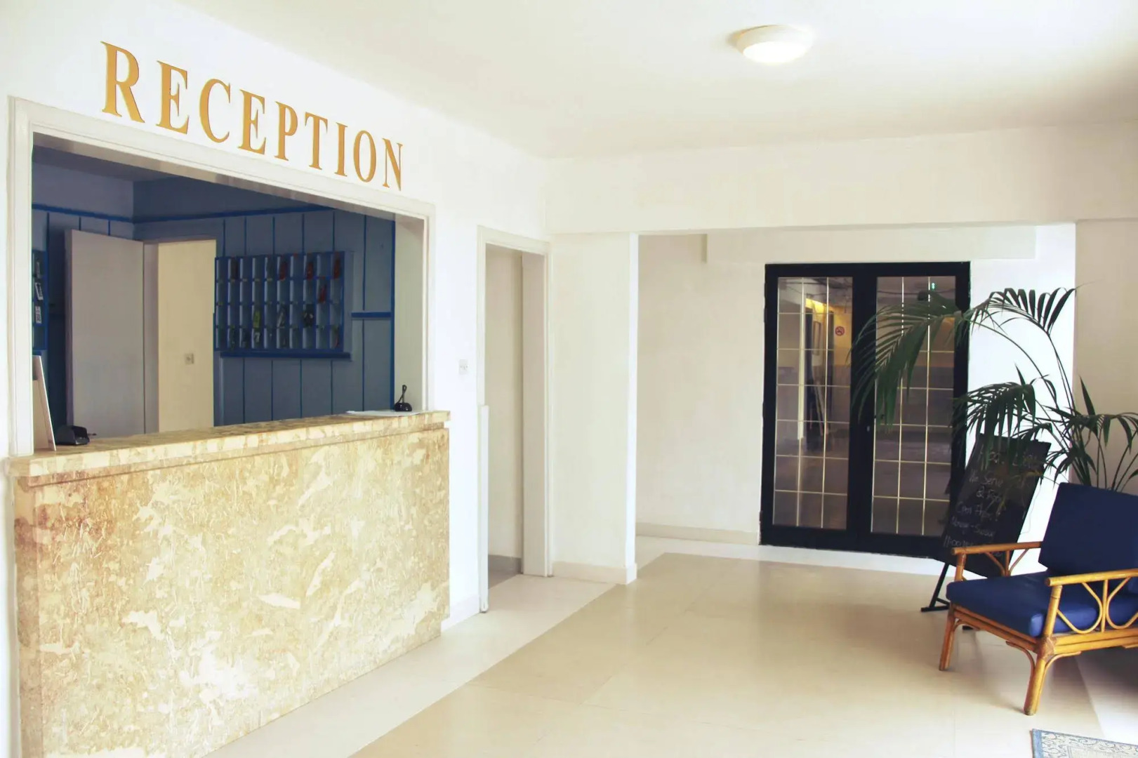 Mavina Hotel & Apartments