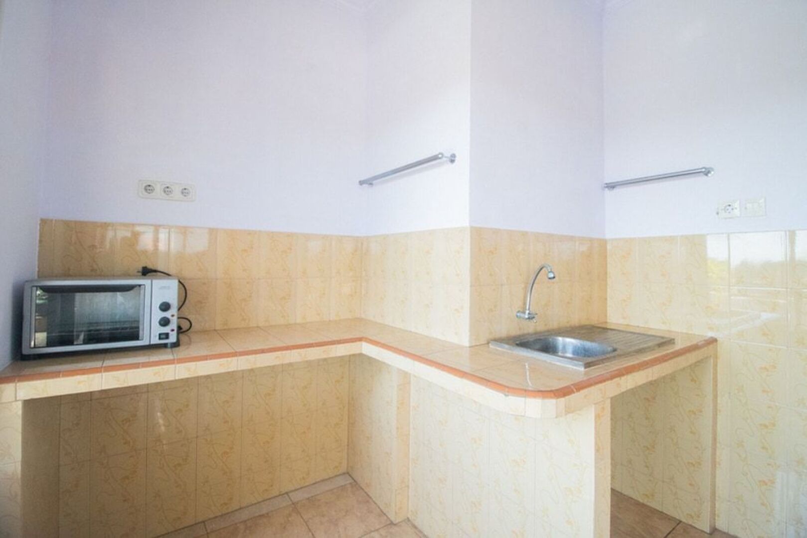 RedDoorz near Pantai Boom