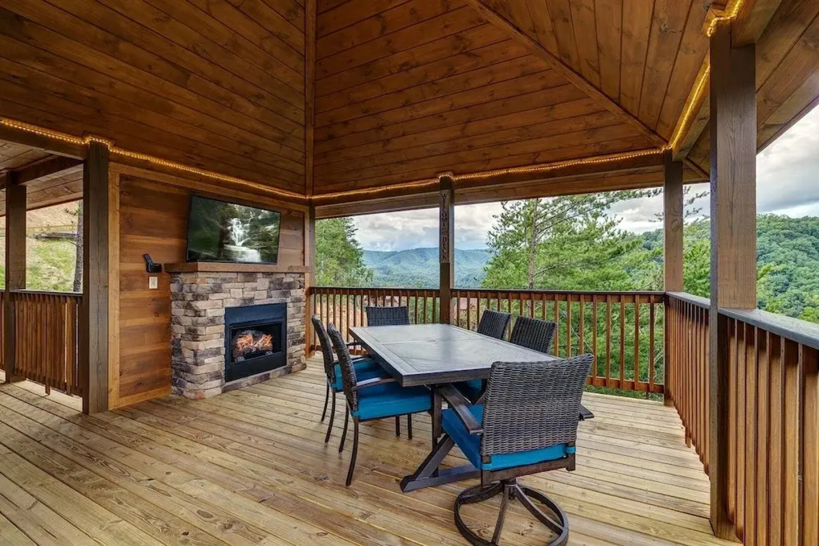 Take A Paws - 3 Bedrooms, 3 Baths, Sleeps 8 1 Cabin by RedAwning