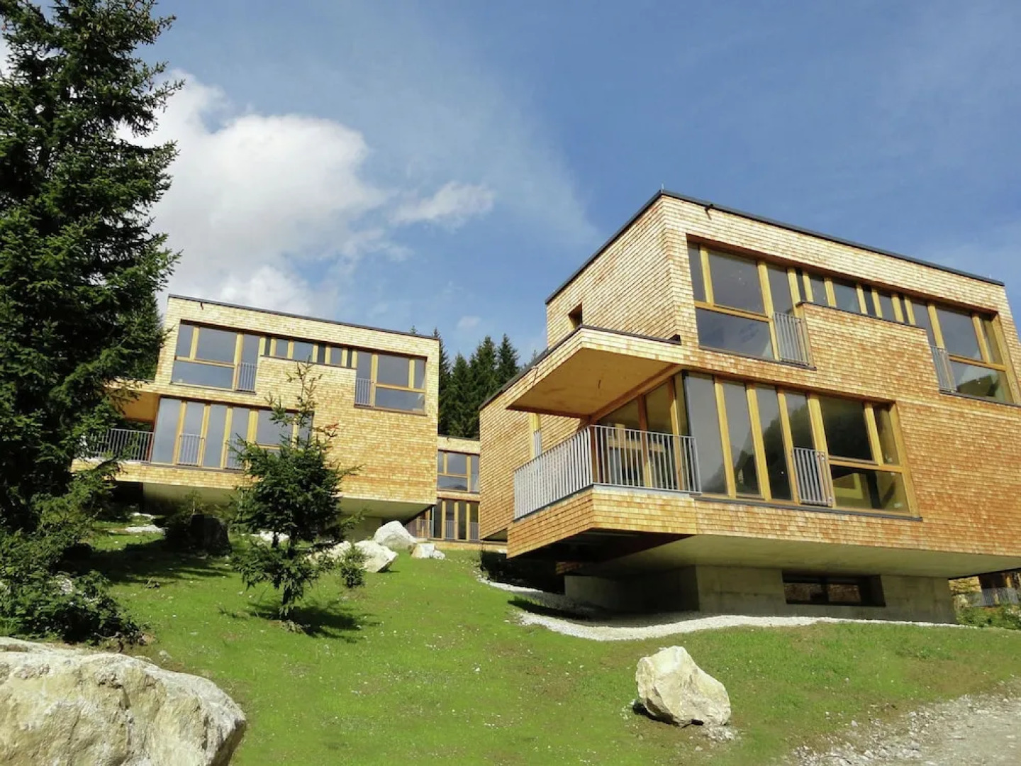 Classy Apartment With Infrared Sauna, Balcony and Garage