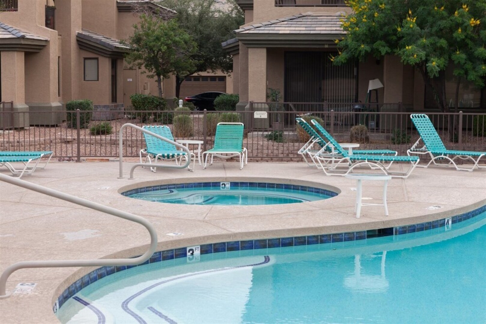 2BR Plus Ocotillo Townhome, Heated Pool, Spa, Gym