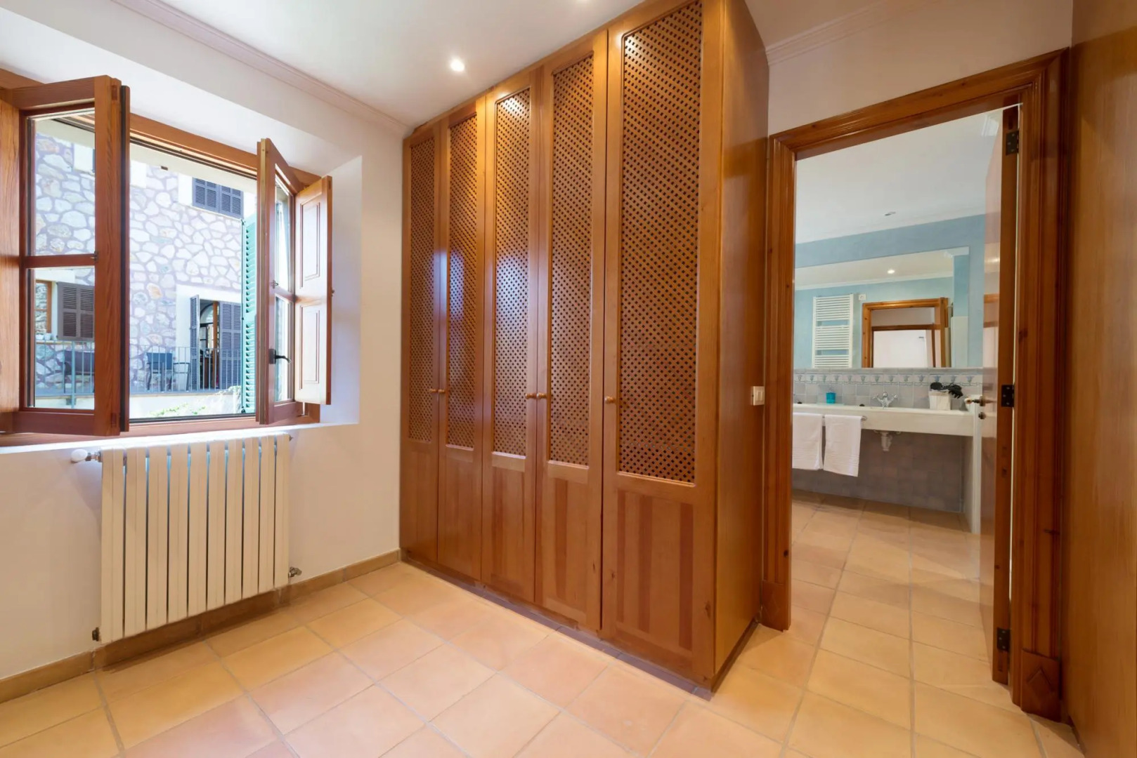 CIRCE - Stunning townhouse with an indoors heated pool in the mountains. Free WiFi