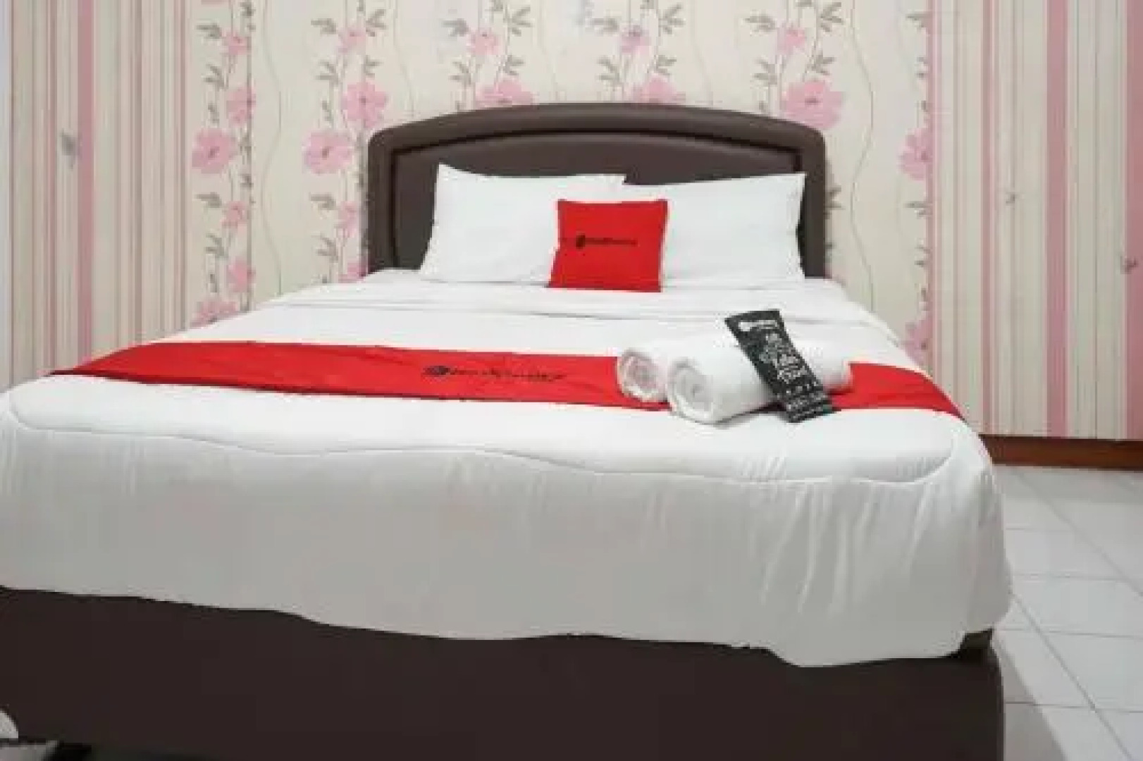 RedDoorz Plus @ Alun Alun Nganjuk