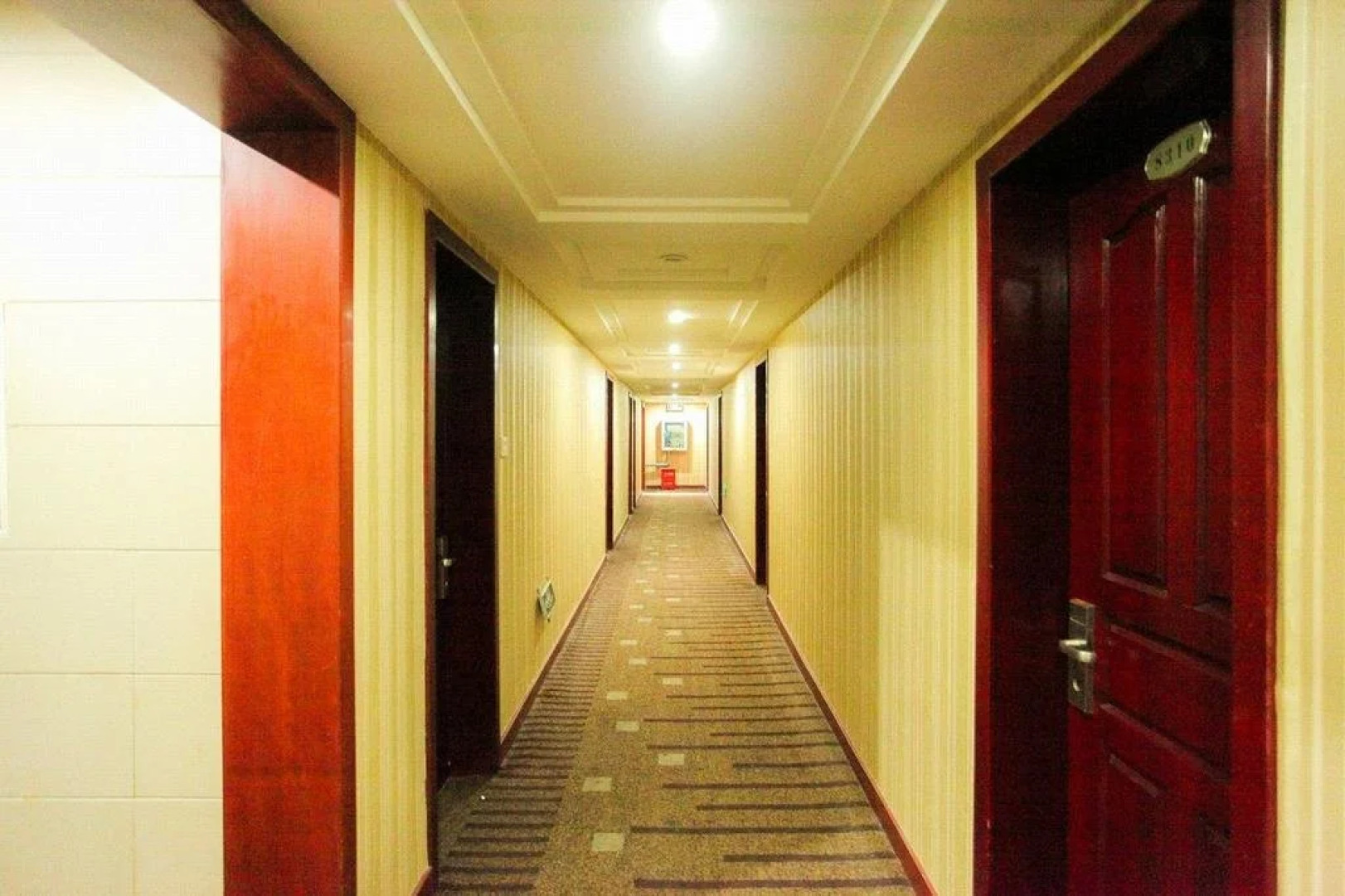 Haimen Yuanfen Tiankong Business Hotel