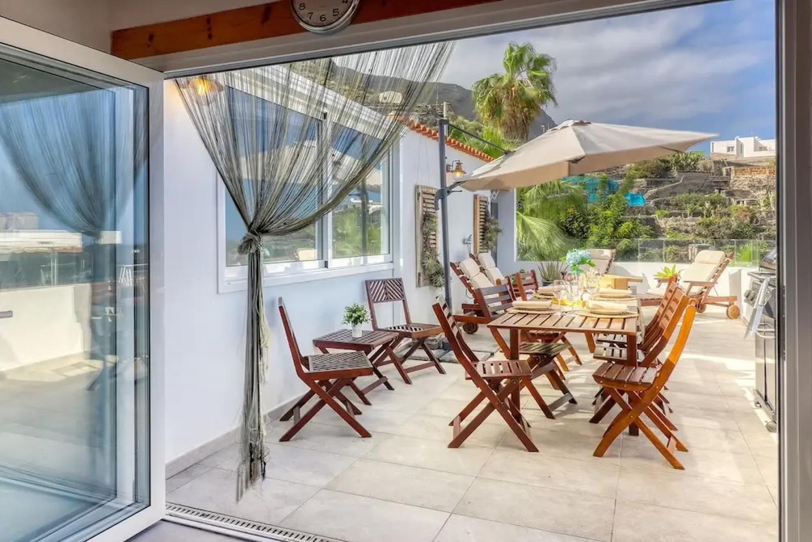 Spacious Terrace House w Ocean View 100m to the Beach