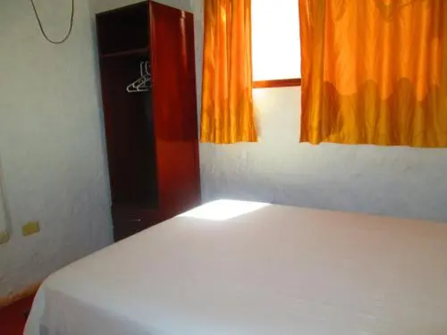 Big Ralph's Hostal & Restaurant
