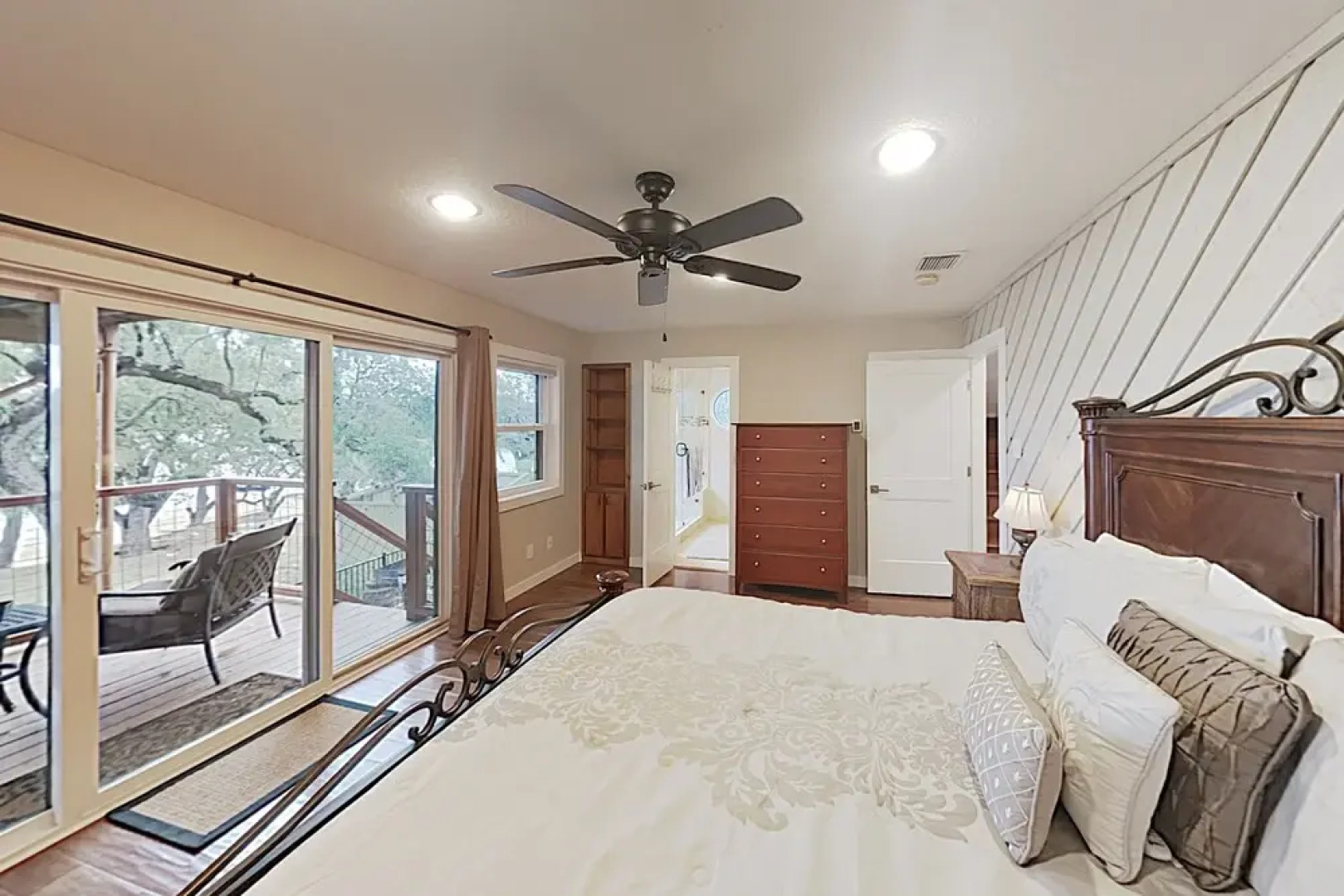 3BR 2BA Lake Travis Waterfront with Boat Launch by RedAwning