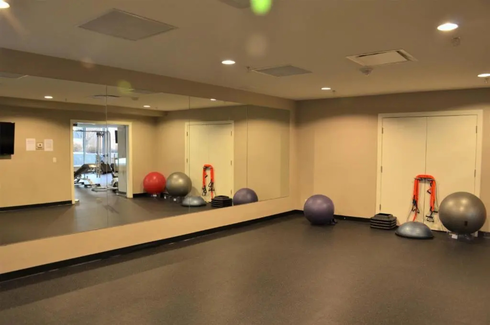 Executive Suites by Roseman - Allura