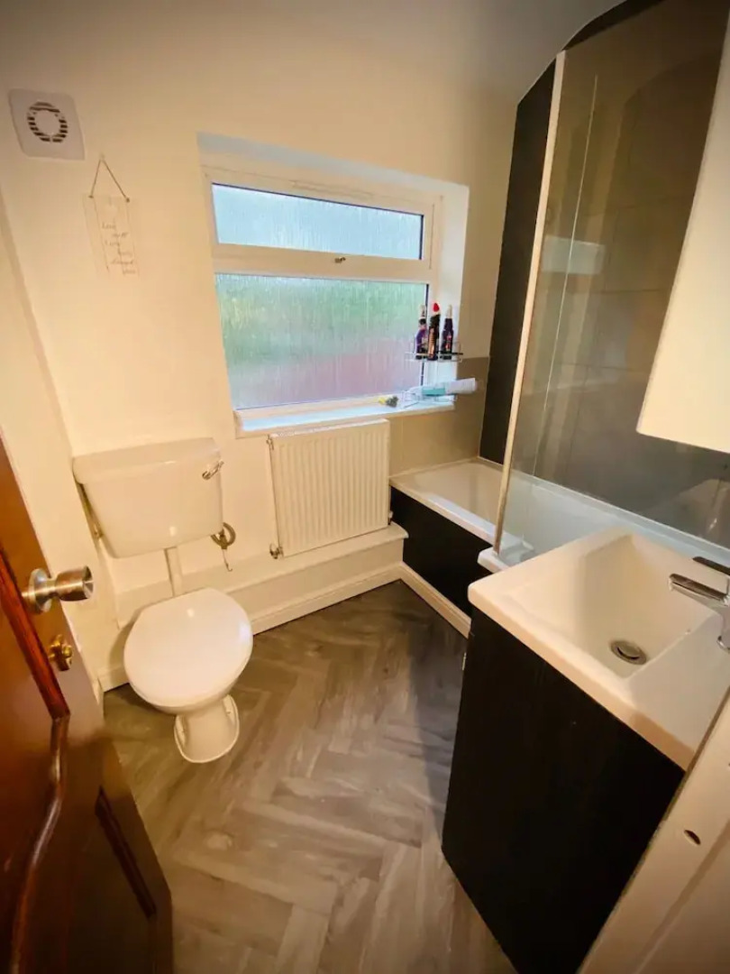 Modern-petfriendly-privategarden-family-20mintoldn