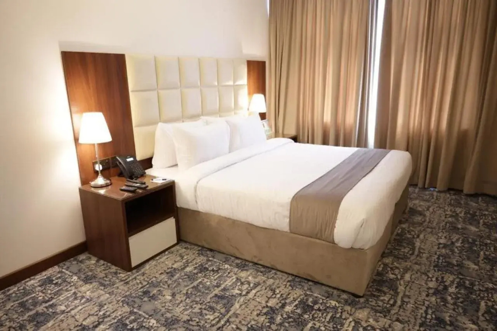 Dolphin Continental Hotel